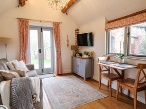 Living area - The Cow Shed, Bridgnorth. 1bed (Bridgnorth)