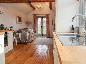 Private kitchen - The Cow Shed, Bridgnorth. 1bed (Bridgnorth)