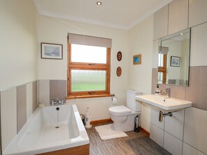 Shower - Charming Bogairn in Aberlour (Aberlour)