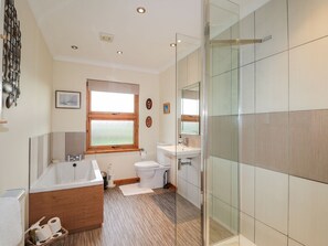 Shower - Charming Bogairn in Aberlour (Aberlour)