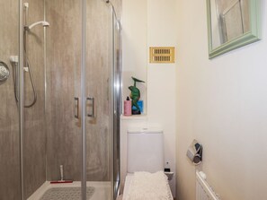 Shower - Charming Bogairn in Aberlour (Aberlour)