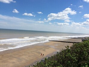 Una spiaggia nelle vicinanze