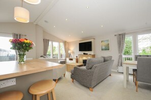 Living area - Lodge 59 at Riviera Bay Coastal Retreat, Brixham (Brixham)