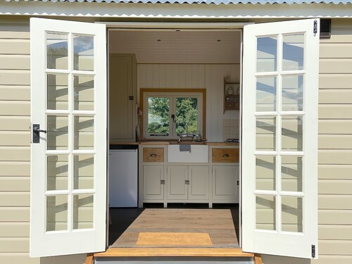 Shepherd Hut 1, Northchapel