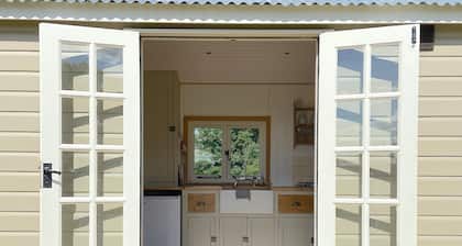 Shepherd Hut 1, Northchapel