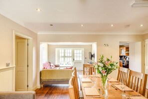 Dining - Ysgubor Isaf, Newcastle Emlyn (Newcastle Emlyn)