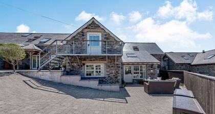 Ysgubor Isaf, Newcastle Emlyn