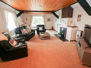 Living area - The Stables, St Athan (Y Barri)