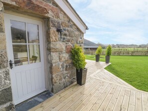 Terrace/patio - Charming Horseshoe Cottage Escape (Pwllheli)