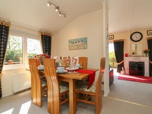 Dining - Poppy Lodge, Mullacott, Devon. (Ilfracombe)