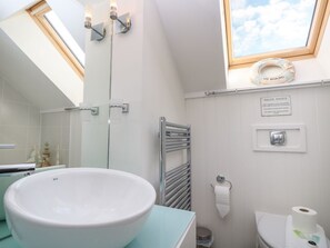 Shower - Vermont J30, Yarmouth (Yarmouth)