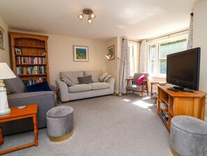Living area - 6 Wildersmouth Court Apartments, Ilfracombe (Ilfracombe)