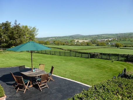屋外ダイニングエリア. Cefn Isaf: Charming Home in Abergele
