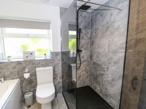 Shower - THE OLD MILL HIDEAWAY, hot tub, Ellerton (York)