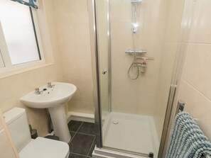 Shower - 8 St. Marys Walk, Scarborough. (Scarborough)