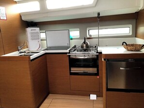Fridge, microwave, oven, coffee/tea maker