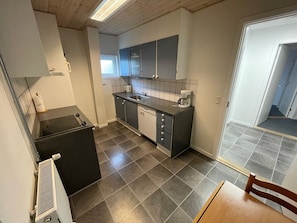 Comfort Apartment | Private kitchen | Highchair - Marskferie Tønder - Motel & Apartments (Tønder)