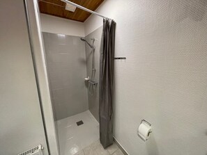 Comfort-Apartment, Gartenblick | Badezimmer