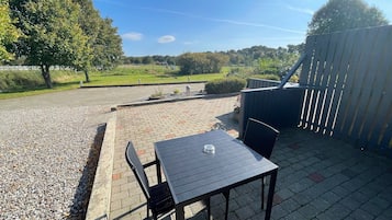 Classic-lejlighed - udsigt til have | Udendørs spisemuligheder