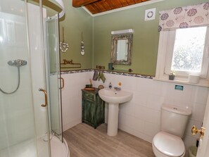Shower - Lakeside Lodge Retreat, Tattershall (Tattershall)