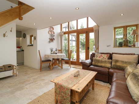 Living area. The Cart Barn, Yarpole, Herefordshire