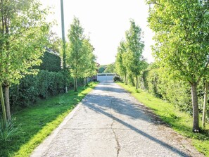 Property grounds - Willow Grange Annex, Ellesmere (Ellesmere)