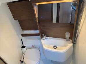 Shower - Sun-Kissed Sailing Adventure in Islas Sarónicas (Alimos)