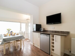 Dining - Grandview: A Coastal Retreat in Weymouth (Weymouth)