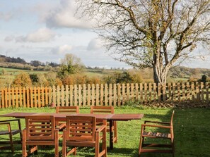 Outdoor dining - 26 Tansey, Shepton Mallet (Shepton Mallet)