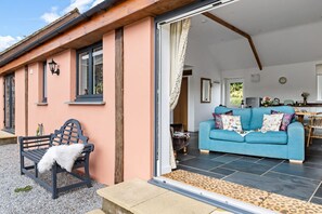 Outdoor dining - The Farm Office, Bampton Devon (Tiverton)