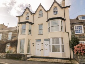 Exterior - Bay View, in Criccieth, Wales. (Criccieth)