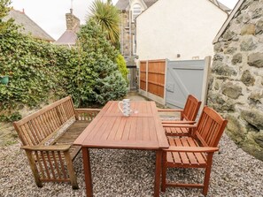 تناول الطعام بالخارج