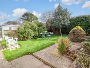 Outdoor dining - Castle Cove, Abergele (Abergele)