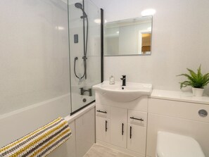 Shower - Annex at Number 4, Coltishall. (Norwich)