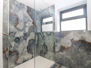 Shower - 11 Capel Farm in Trearddur Bay (Holyhead)