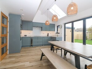 Dining - 11 Capel Farm in Trearddur Bay (Holyhead)