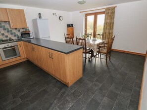 Dishwasher, high chair - Bwthyn-y-Rhiw, Llandeilo (Llandeilo)