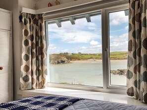 Room - Angorfa: A Charming Retreat in Cemaes Bay (Cemaes Bay)