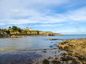 Beach - Angorfa: A Charming Retreat in Cemaes Bay (Cemaes Bay)
