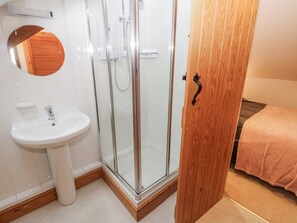 Shower - Charming Old Mill 1 in Askrigg (Leyburn)