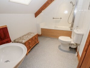 Shower - Charming Old Mill 1 in Askrigg (Leyburn)
