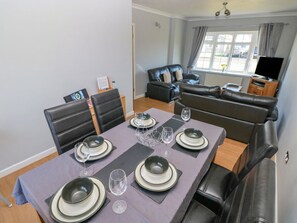 Dining - CANN ROSS: Cozy Cottage Retreat (Tenby)
