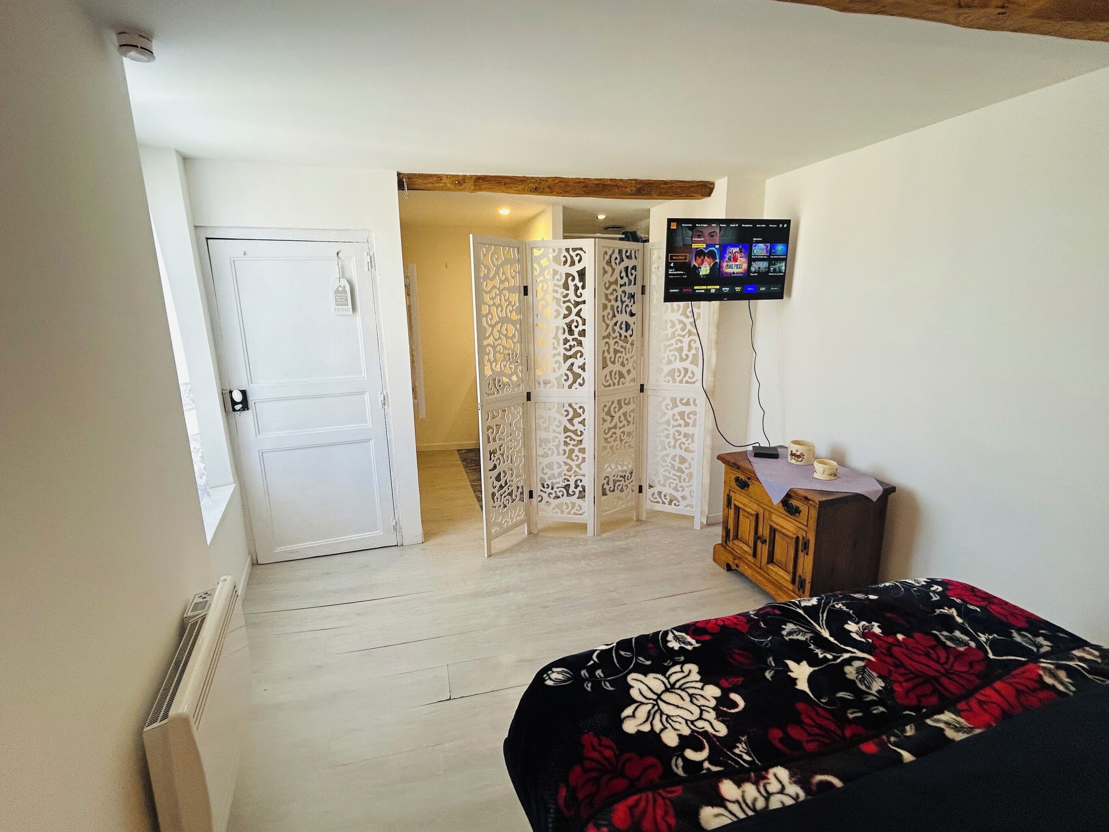 Iron/ironing board, internet, bed sheets