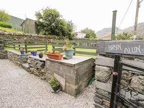 Property grounds - Bryn Alun, Tanygrisiau (Blaenau Ffestiniog)