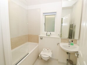 Shower - Whitfield P2 is near Yarmouth. (Yarmouth)