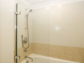 Shower - Whitfield P2 is near Yarmouth. (Yarmouth)