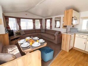 Living area - 21 Poplar Avenue, Felixstowe, Suffolk (Felixstowe)