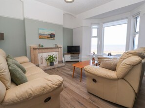 Living area - 46 The Promenade in Withernsea (Withernsea)