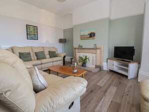 Living area - 46 The Promenade in Withernsea (Withernsea)