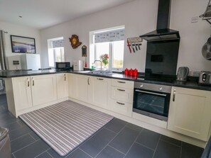 Dishwasher, high chair - Hafod Wen, Pentraeth (Pentraeth)